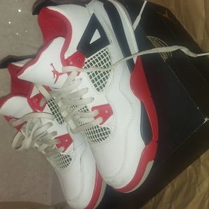 Boys Jordan 4 Retro sneakers